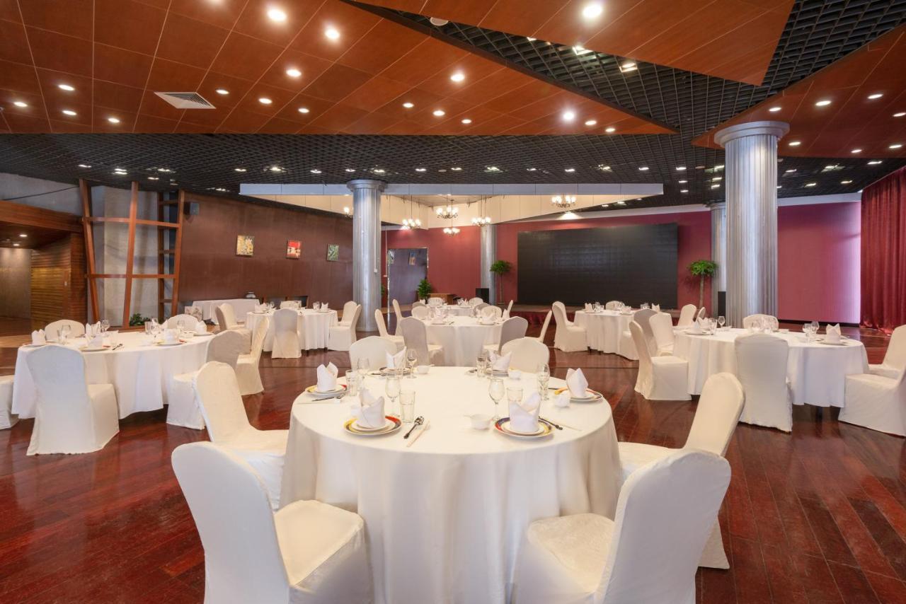 Holiday Inn Binhai Тяньцзинь Экстерьер фото
