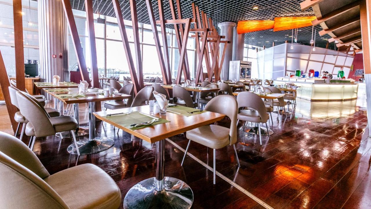 Holiday Inn Binhai Тяньцзинь Экстерьер фото