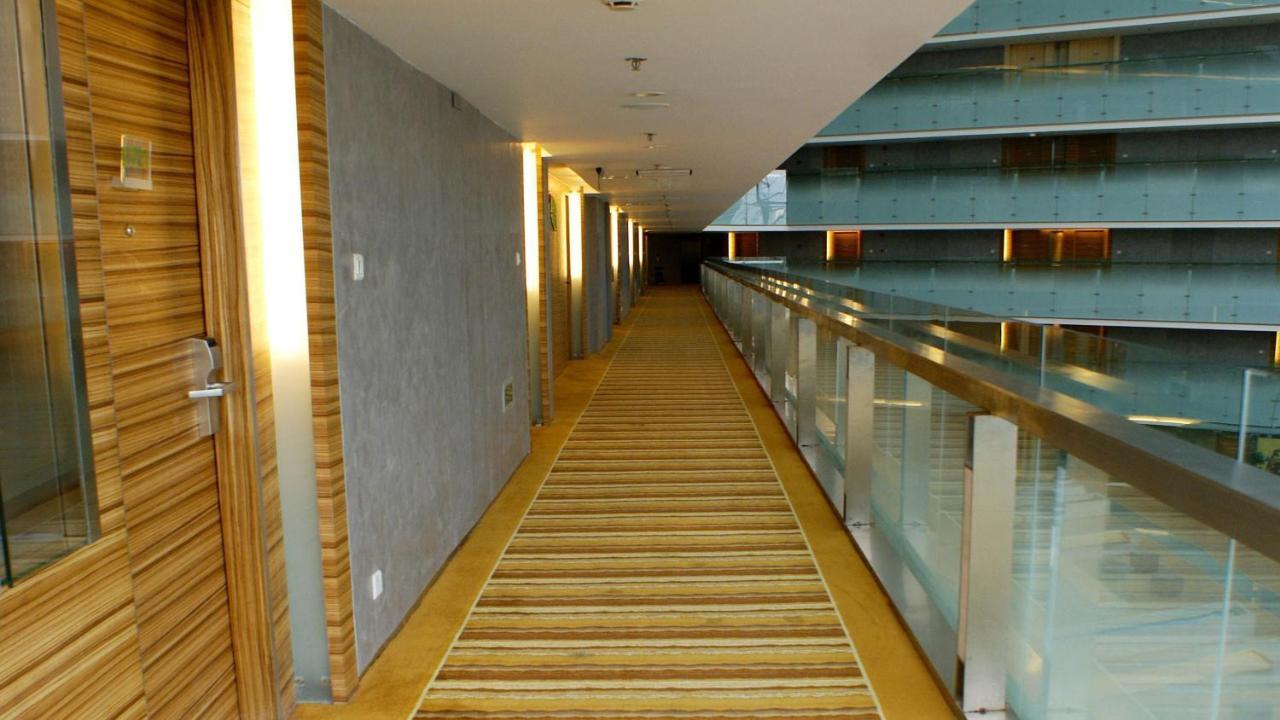 Holiday Inn Binhai Тяньцзинь Экстерьер фото