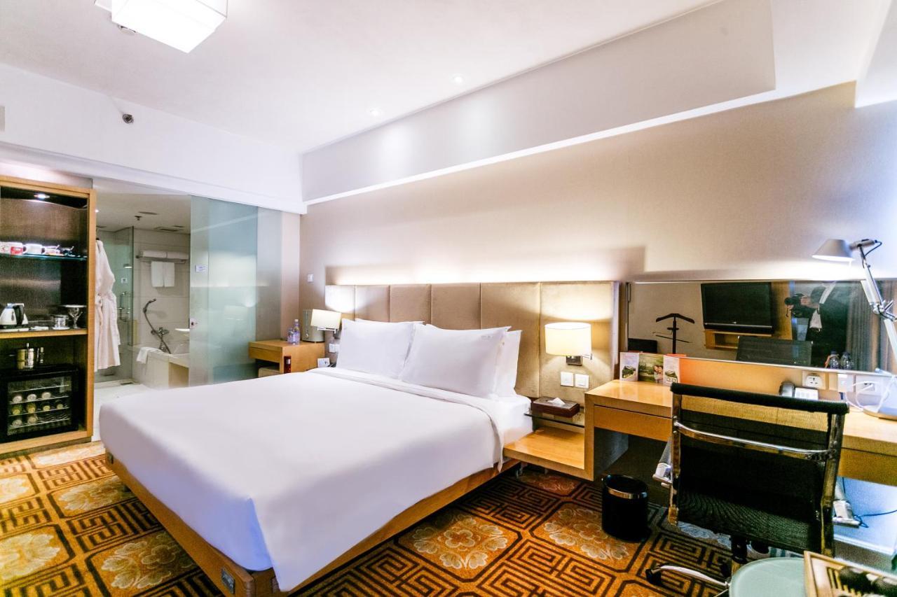 Holiday Inn Binhai Тяньцзинь Экстерьер фото