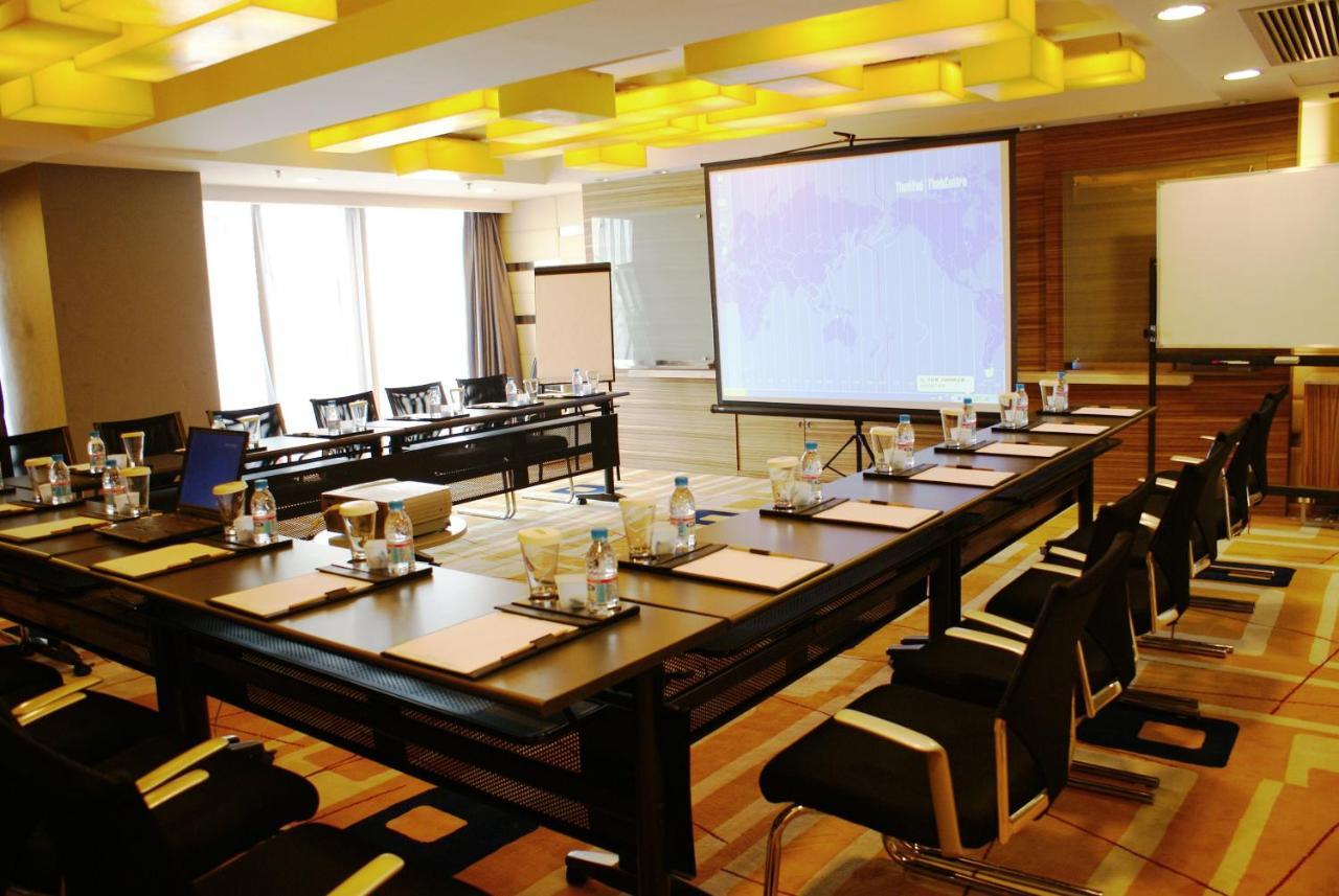 Holiday Inn Binhai Тяньцзинь Экстерьер фото